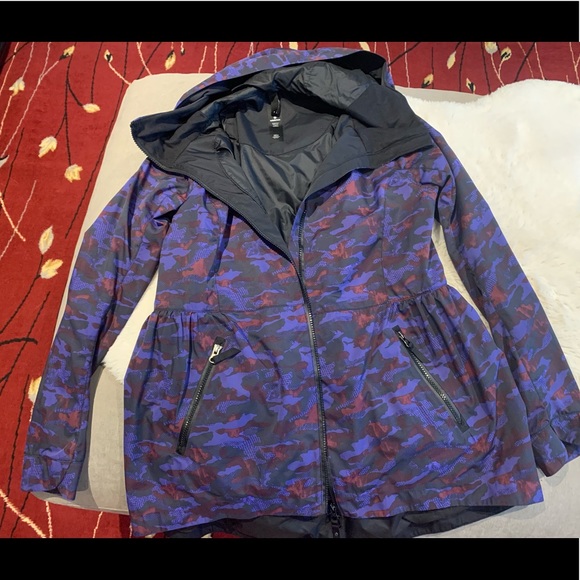 Lululemon Rain For Daze Jacket II Purple Camo Womens 8 - Picture 1 of 3